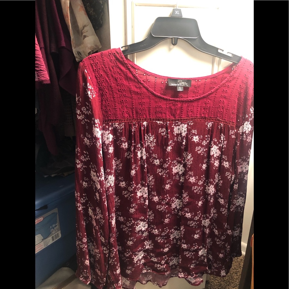 Women’s red floral Suzanne Betro top XL crinkle material